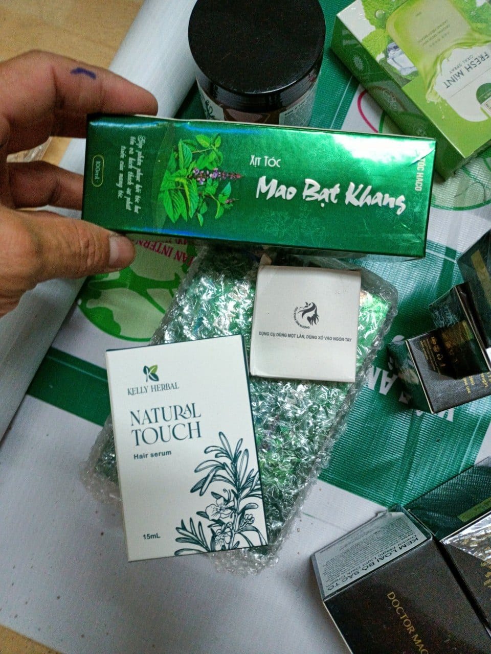 Dịch vụ gửi hàng đi New Zealand giá rẻ, uy tín - Viet An Express hang my pham gui di nuoc ngoai 3