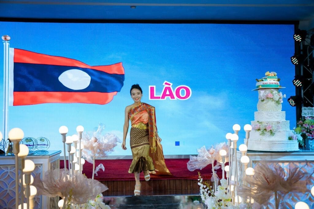 team-cs-bieu-dien-thoi-trang4 Trình diễn thời trang