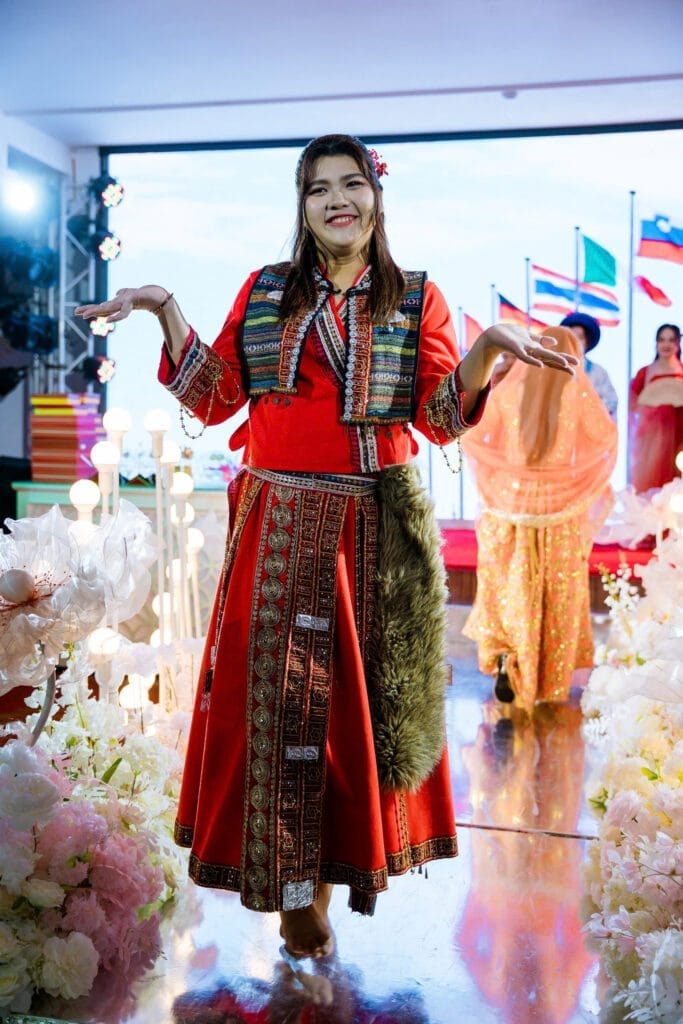 team-cs-bieu-dien-thoi-trang9 Trình diễn thời trang