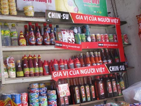Nước mắm, mì ăn liền, cà phê Việt Nam trên kệ siêu thị Úc

