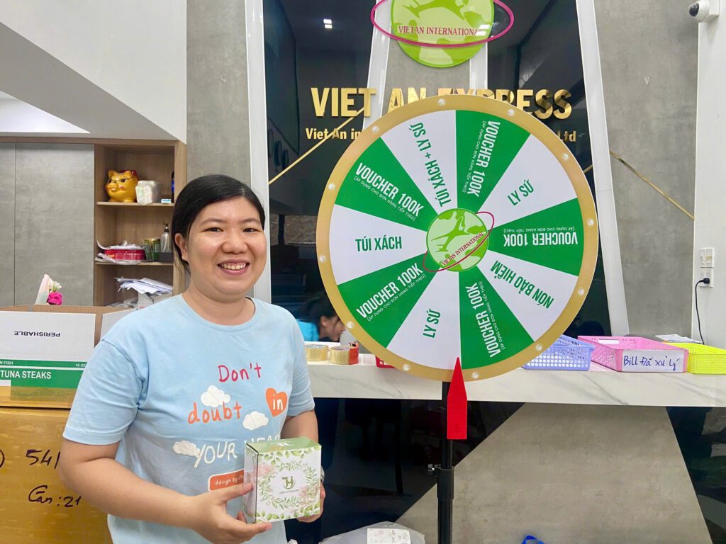 Gửi Hàng Thả Ga - Rinh Quà May Mắn Cùng Vòng May Mắn Từ Việt An Express! Vòng quay mắn mắn, khách hàng trúng giải khi gửi hàng quốc tế tại Việt An express